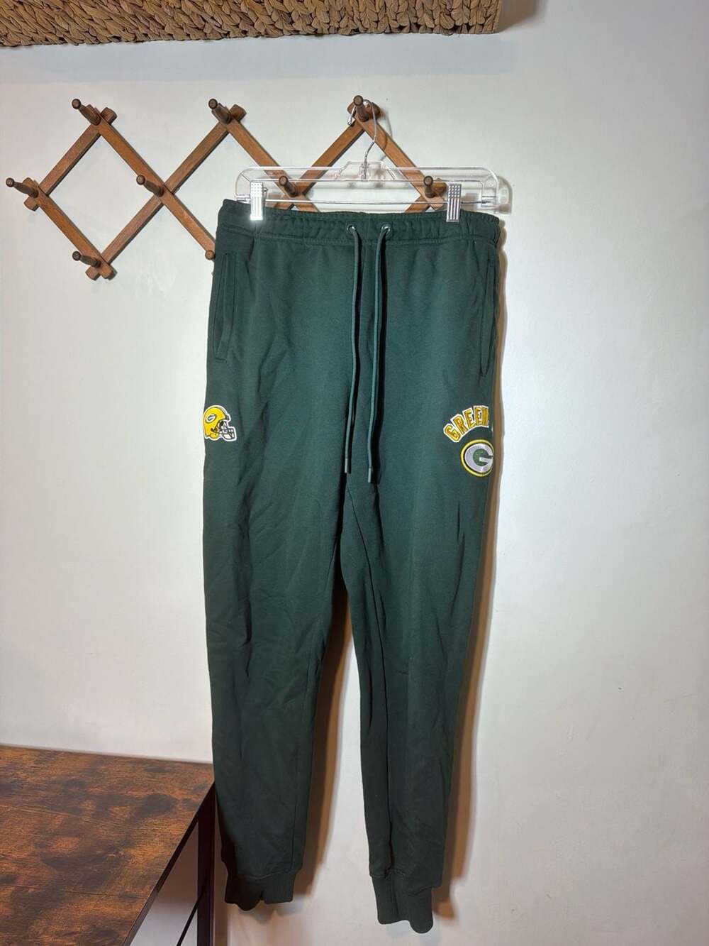 Pro Standard Green Bay Packers Classic Chenille Jogger Sweatpants, Size M